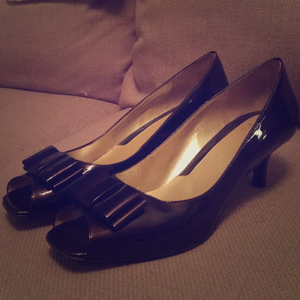Coffee-brown patent leather peek-a-boos